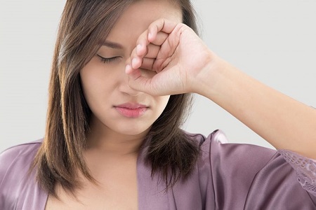 تأثیر مدت زمان استفاده از لنز تماسی بر سلامت قرنیه
